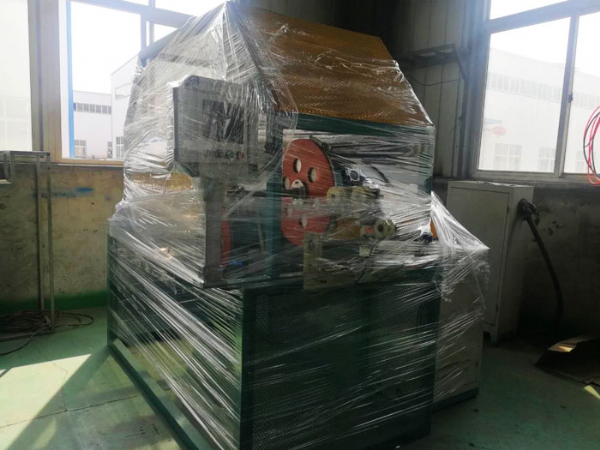 內（nèi）鑲貼片式滴灌帶生產線